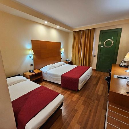Luna Hotel Motel Lago Maggiore Arona Oleggio Castello Exterior photo