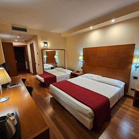 Luna Hotel Motel Lago Maggiore Arona Oleggio Castello Exterior photo