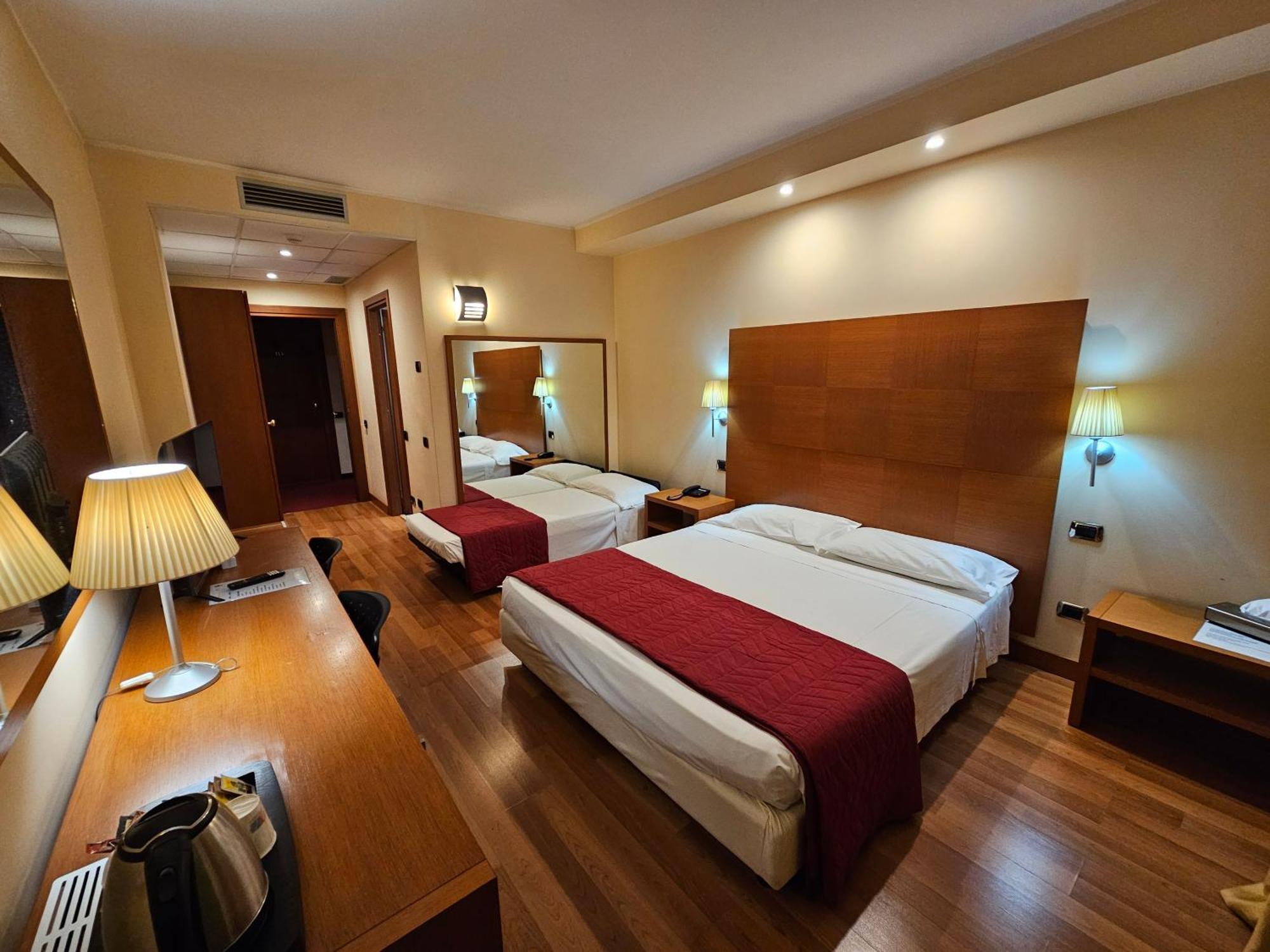 Luna Hotel Motel Lago Maggiore Arona Oleggio Castello Exterior photo